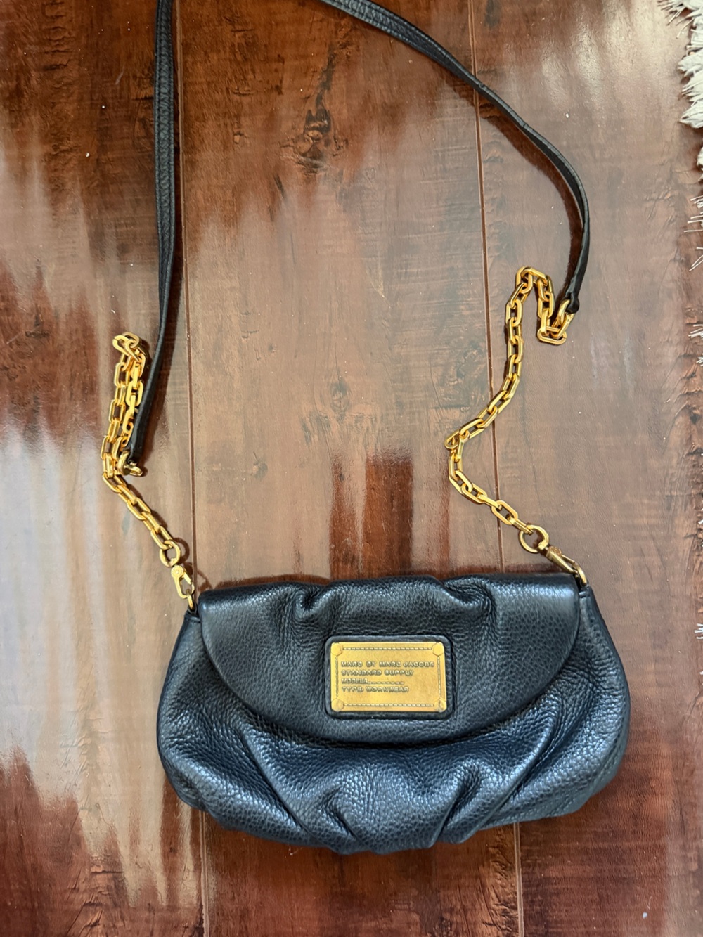 MARC JACOBS Black Leather Shoulder Bag with Gold Chain Detail